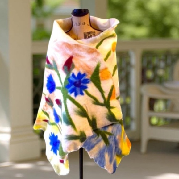 Wool Shawl-Floral Wool Wrap, Handcrafted  wool cape One Of A Kind OOAK - Picture 8 of 13